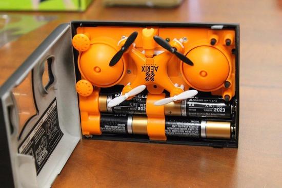 可以過把癮的mini無人機,用5號電池賣30美元