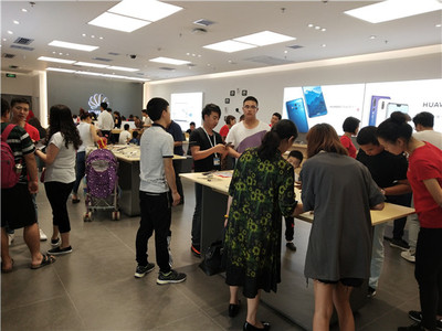 華為一門店三天賣出60萬 電子產品體驗店迎來新機遇